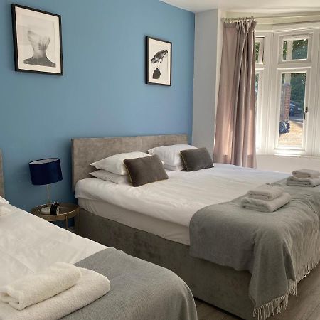 Accessible 3-Bedroom Bungalow With Patio +Driveway 사우샘프턴 외부 사진